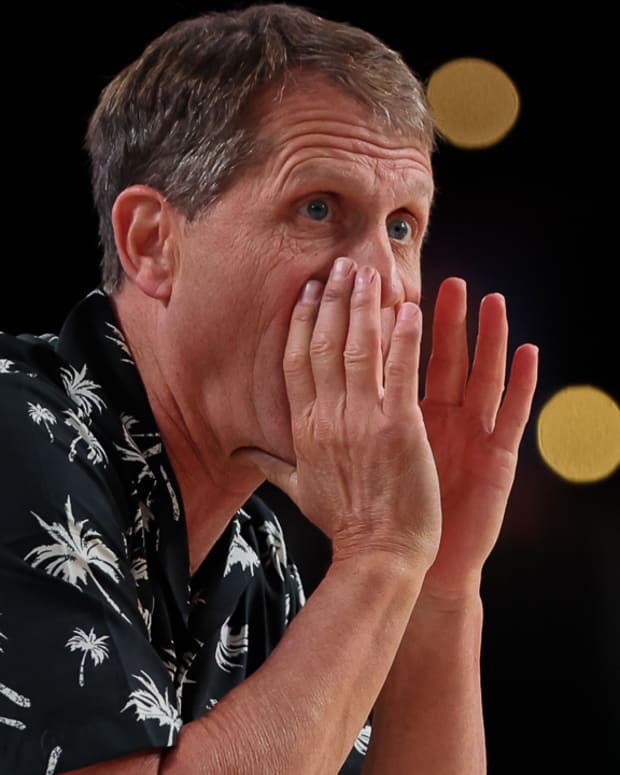 Razorbacks' Eric Musselman on sideline against North Carolina